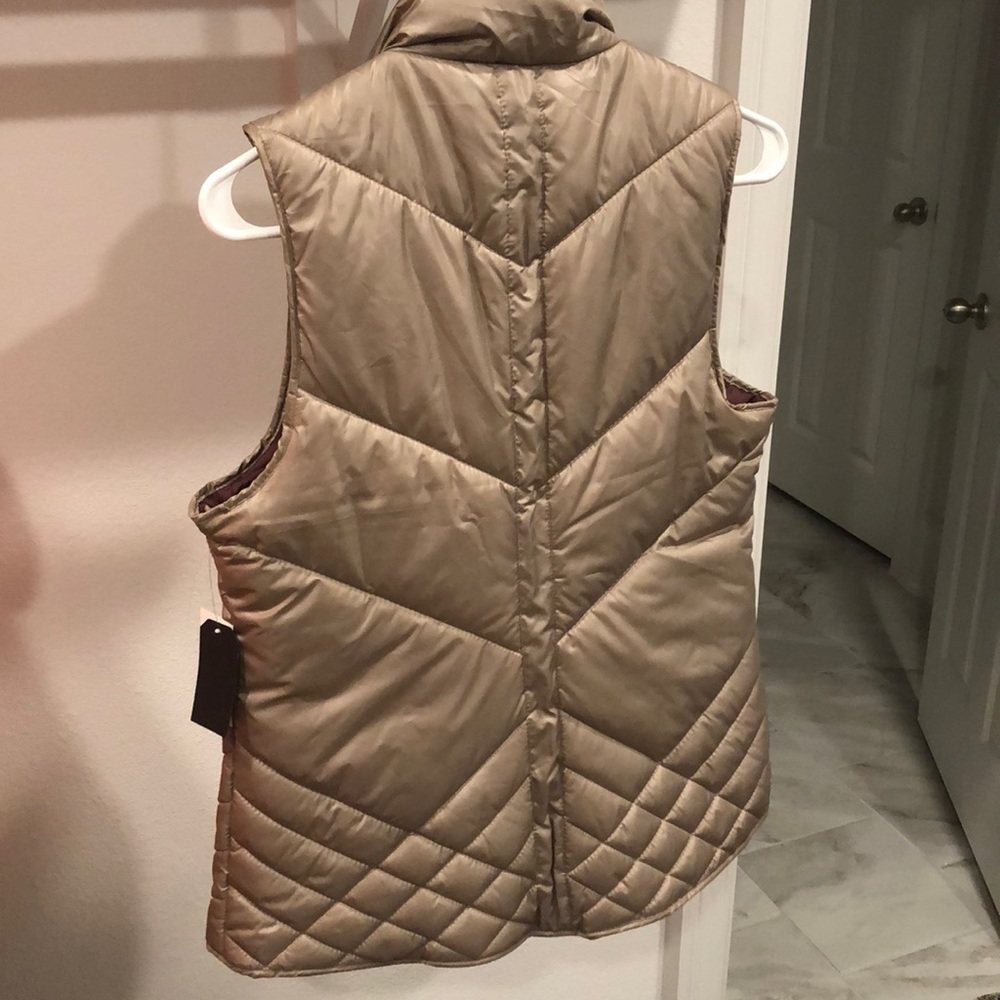 Vest, puffy - Picture 2 of 2